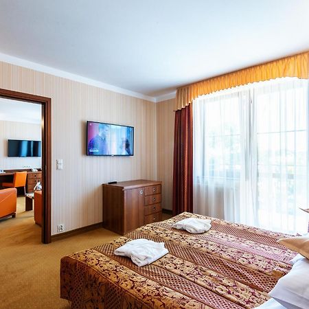 Dworek Morski Spa & Wellness Миелно Екстериор снимка