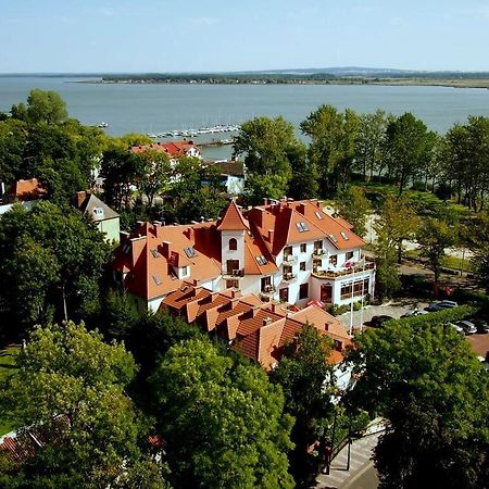 Dworek Morski Spa & Wellness Миелно Екстериор снимка