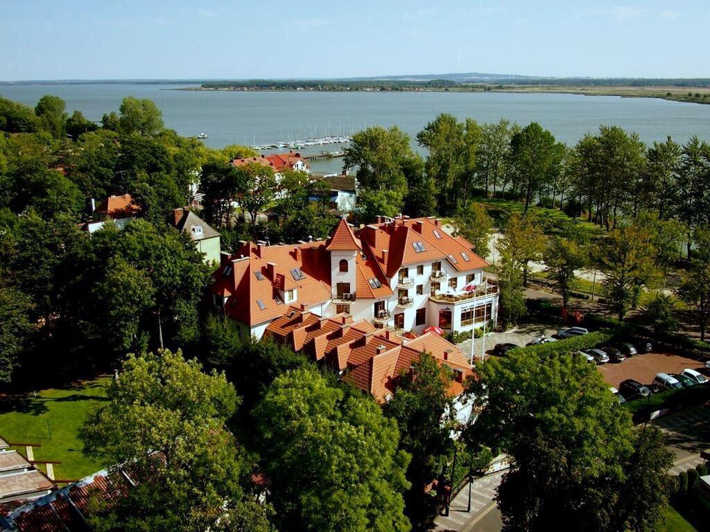 Dworek Morski Spa & Wellness Миелно Екстериор снимка