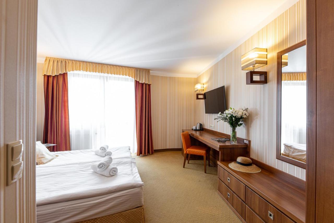 Dworek Morski Spa & Wellness Миелно Екстериор снимка