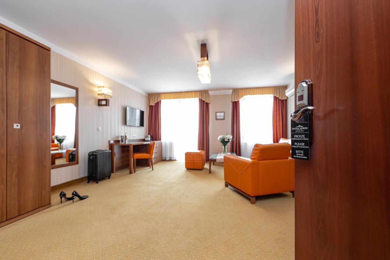 Dworek Morski Spa & Wellness Миелно Екстериор снимка